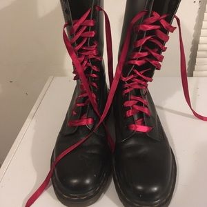 Doc Martens 14 hole size 8 women’s Hardly worn
